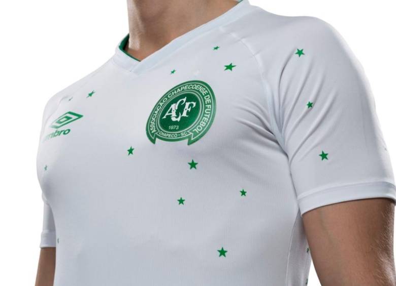 Imagen de la camiseta que usará Chapecoense ante Barcelona. FOTO CORTESÍA CHAPECOENSE 
