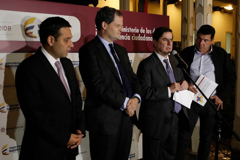 En el Ministerio del Interior se adelantó la reunión entre el gobierno y los partidos políticos que apoyaron el proceso de paz sobre la refrendación del acuerdo definitivo con las Farc. FOTO Colprensa