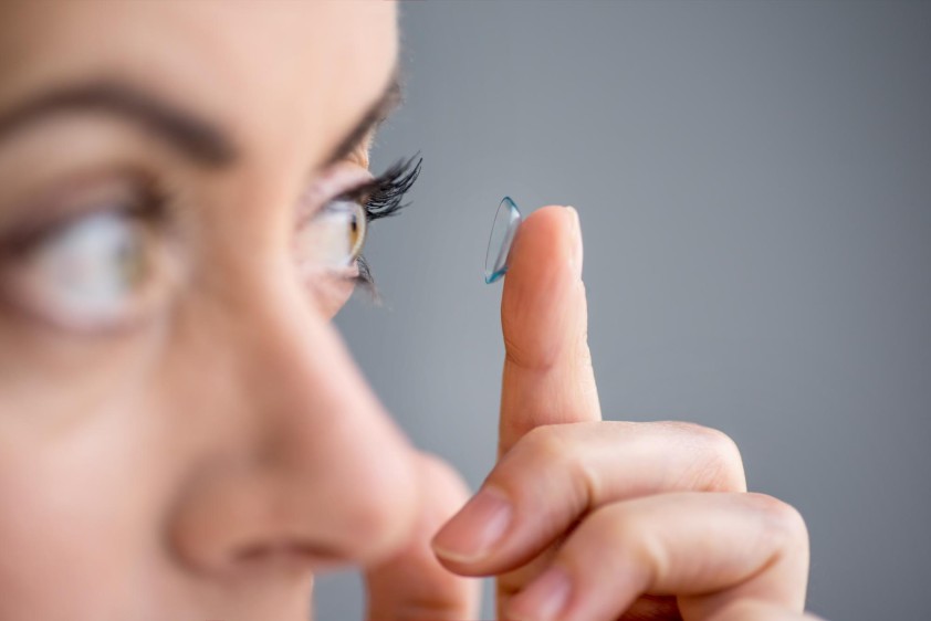 Usar lentes de contacto requiere de cuidados especiales, y sobre todo, de usar productos confiables. FOTO: CORTESÍA