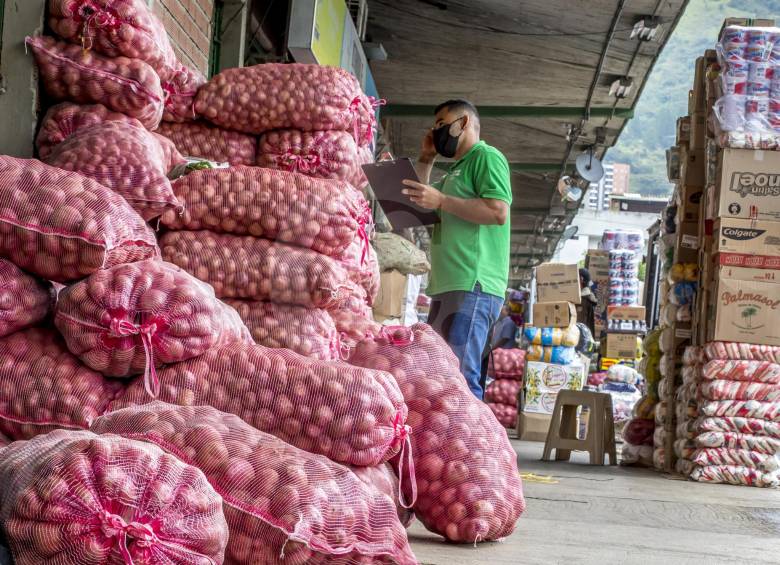 Aproximadamente, 15.000 personas trabajan en la Mayorista, 1.500 comerciantes en 29 bloques. FOTO Juan Antonio Sánchez