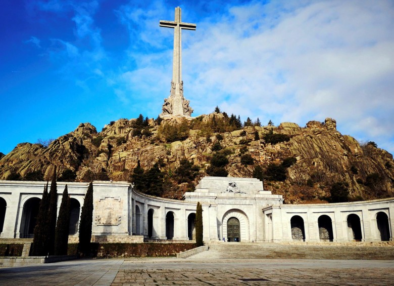 El mausoleo del Valle de los Caídos tardó 20 años en construirse y contiene restos de los muertos en la Guerra Civil Española. FOTO EFE