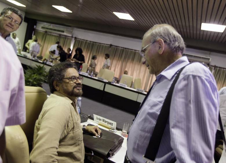  Humberto de la Calle, afirmó este martes que el desminado de las zonas sembradas de explosivos es uno de los “gestos” necesarios para reducir la intensidad del conflicto. FOTO CORTESÍA