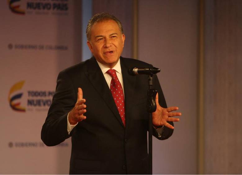 El ministro consejero para el postconflicto, general Óscar Naranjo, explicó que para efectos técnicos en los territorios marcados para el desminado se pondrá “un paréntesis a la guerra”. FOTO COLPRENSA