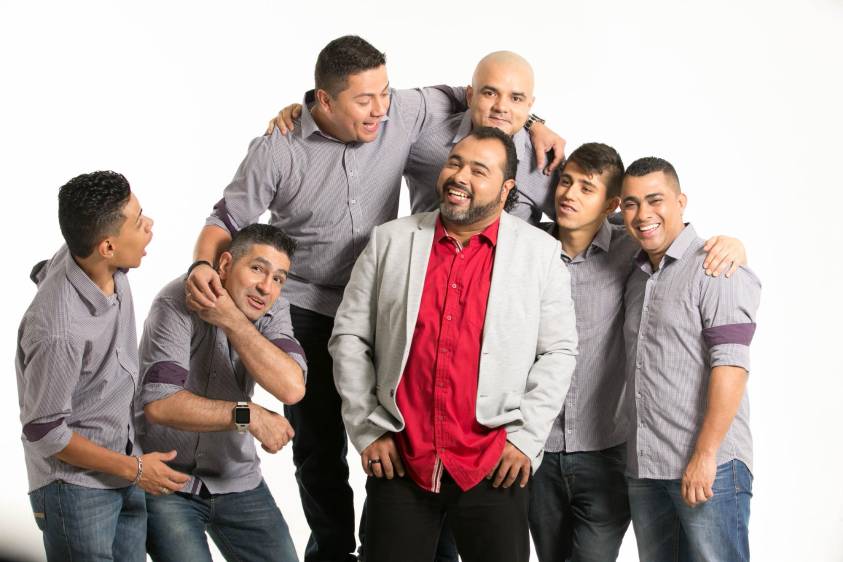 Risaloca y su grupo Los Desaparecidos hicieron una canción para la Feria de las Flores. FOTO Cortesía