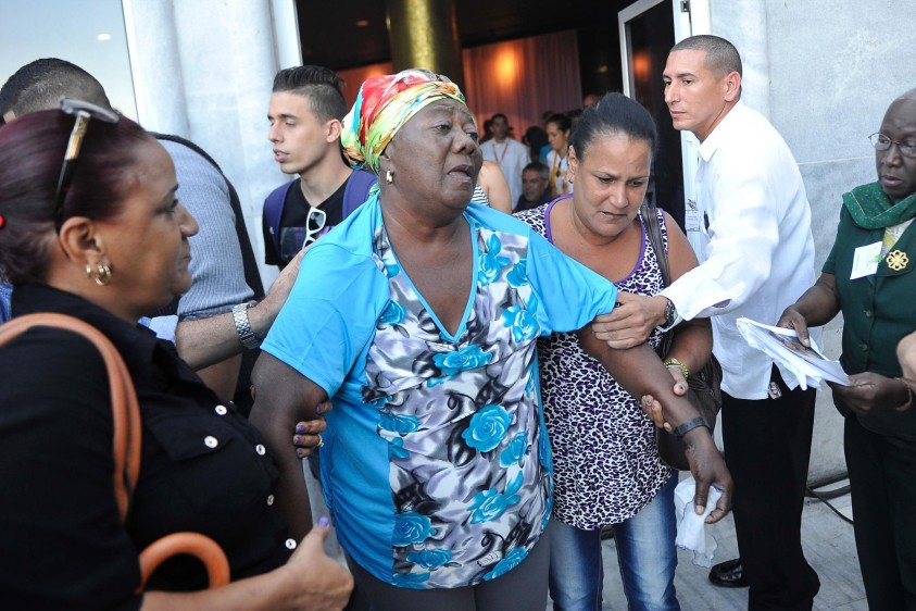 Las lágrimas y algunos gritos han acompañado el duelo de los habitantes de La Habana. FOTO AFP