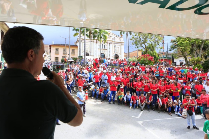 Esteban Usuga, candidato del Partido Verde en Ituango, no apoya a Anibal Gaviria. Foto: @anibalgaviria