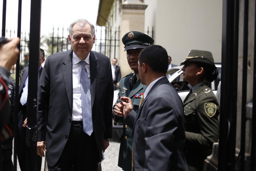 El exprocurador Alejandro Ordóñez a su llegada a la reunión con el presidente Juan Manuel Santos en la Casa de Nariño. FOTO COLPRENSA