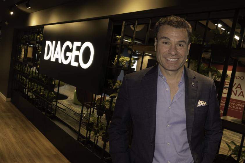 Álvaro Cárdenas, gerente general de Diageo. La empresa otorga beneficios a bartenders y meseros. 