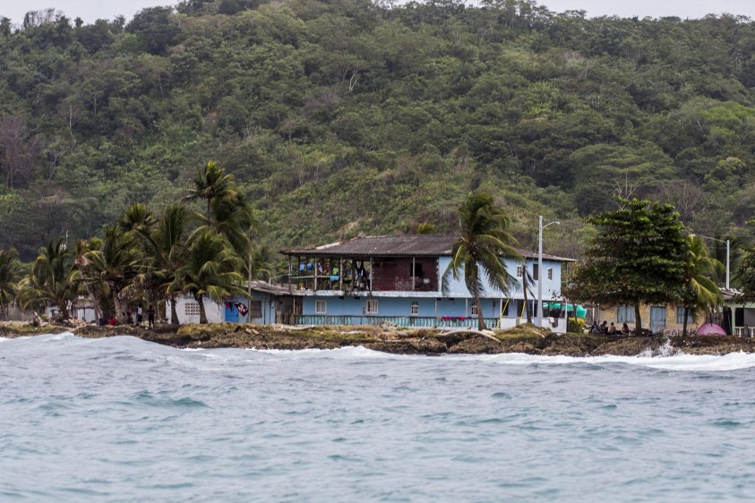 El caserío de Puerto Obaldía, en Panamá, donde se han represado cientos de migrantes en las últimas semanas. FOTO: Julio César Herrera.