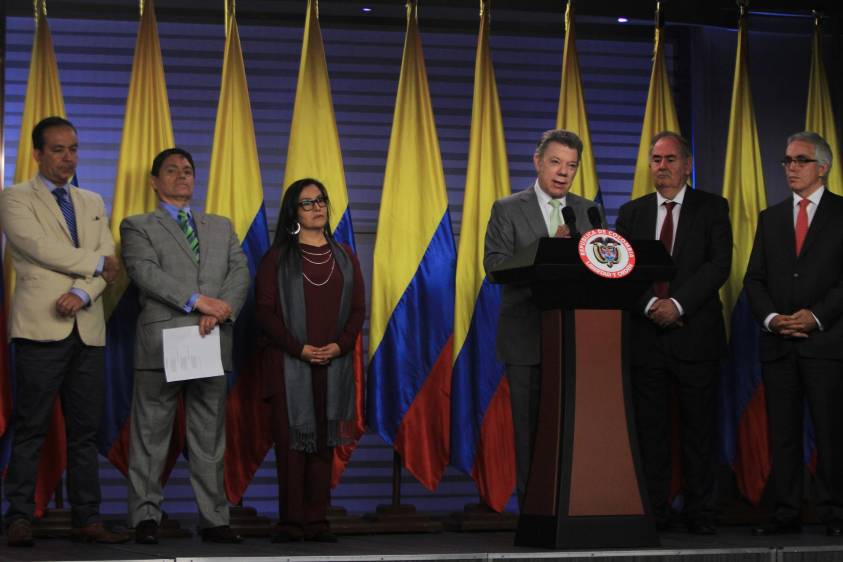 El presidente Juan Manuel Santos recibió de manos del Comité de Escogencia el listado de magistrados. FOTO: Colprensa
