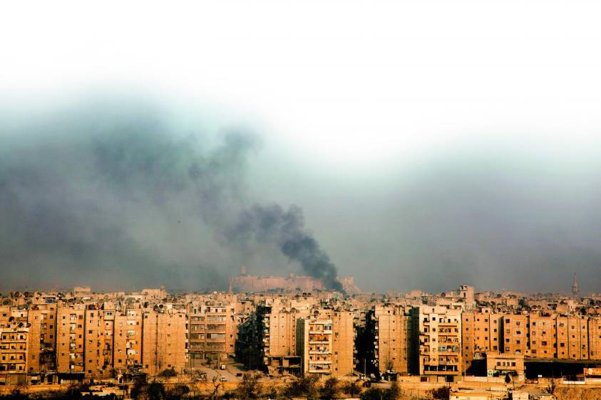 250 mil personas están atrapadas en el este de Alepo, en medio de los bombardeos por parte del gobierno Sirio y su aliado Rusia. FOTO afp 