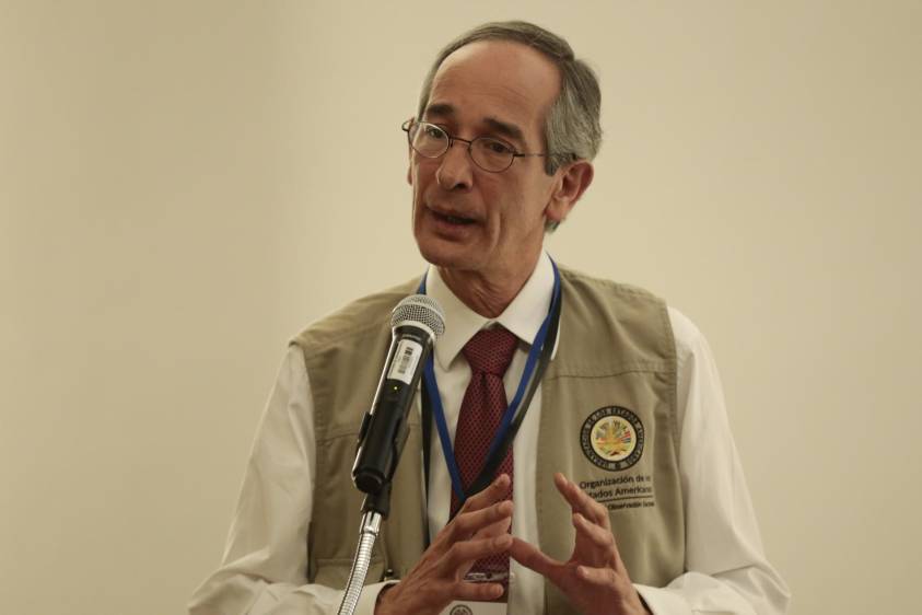 El jefe de la Misión Electoral de la OEA, Álvaro Colom, acompañará el proceso en Colombia. FOTO Colprensa