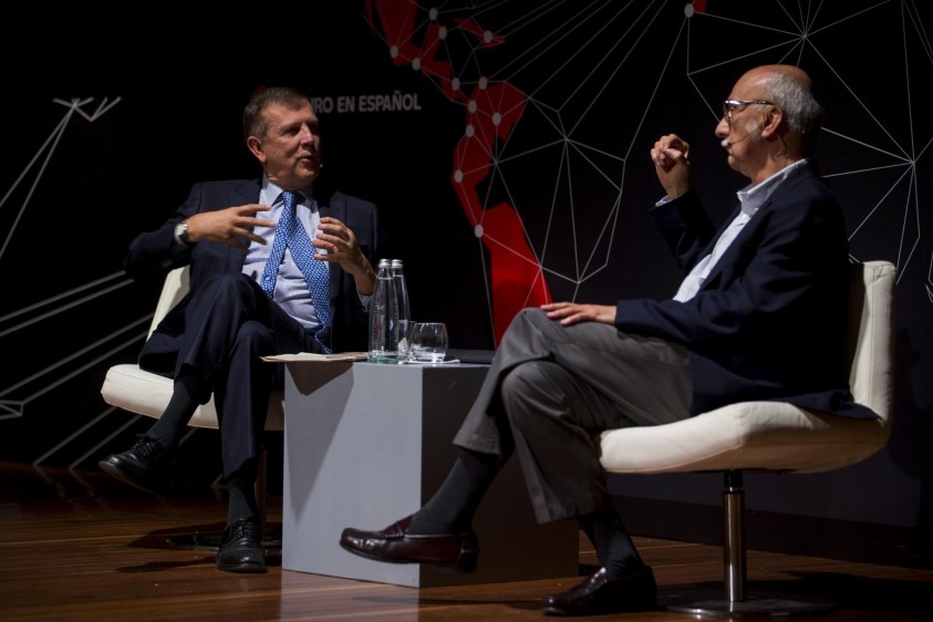 Juan Luis Mejía y Conrado Zuluaga conversaron de Gabriel García Márquez.Foto ESTEBAN VANEGAS