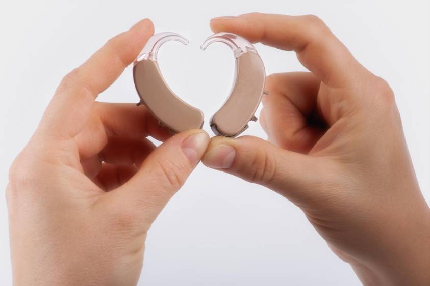 La cifra de personas con pérdida de audición discapacitante, en el mundo, ronda el cinco por ciento, según la OMS. Foto: Shutterstock.