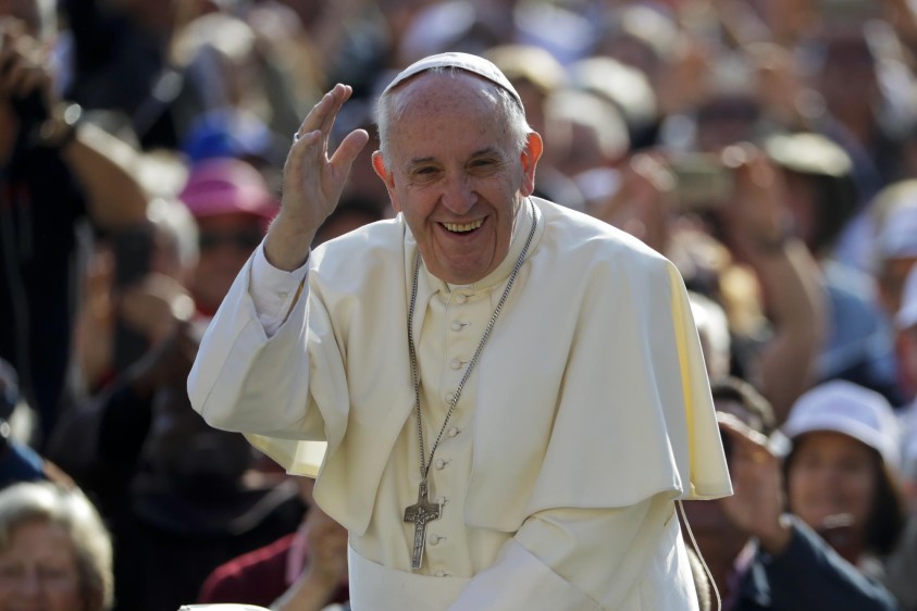 El Sumo Pontífice confirmó que cuando los acuerdos de paz sean refrendados en las urnas visitará el país. FOTO AP