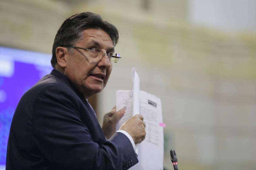 El Fiscal General, Néstor Humberto Martínez, durante el debate sobre corrupción en Ruta del Sol 2 por Odebrecht en el Senado. FOTO COLPRENSA