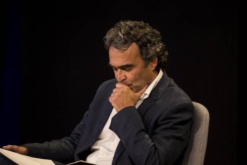 El excandidato presidencial y líder del Partido Verde en Antioquia, Sergio Fajardo, asumió la responsabilidad para buscar una candidatura de centro. FOTO Esteban Vanegas