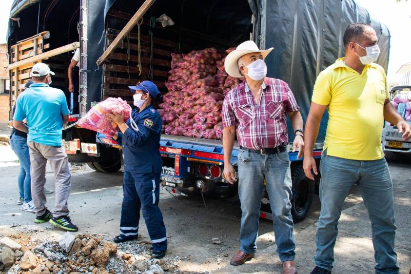 La minería ha invertido $16.439 millones en el suministro de agua y alimentos para familias vulnerables. Foto Cortesía ACM
