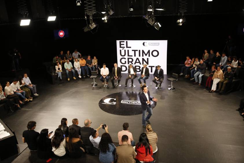 Seis de los siete candidatos participaron la noche del jueves del debate de EL COLOMBIANO y Telemedellín. Foto: Camilo Suárez