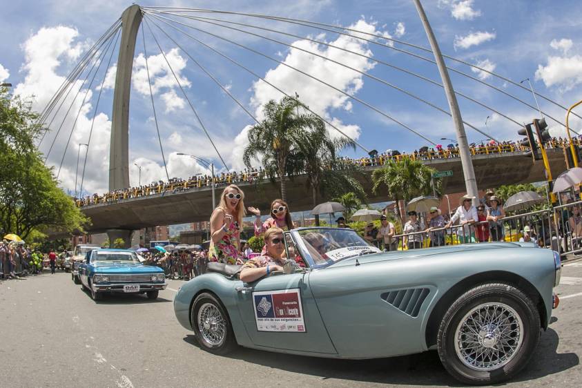 Desfile de Autos Clásicos y Antiguos realizado en la Feria de las Flores 2017. FOTO CÁMARA LÚCIDA. 