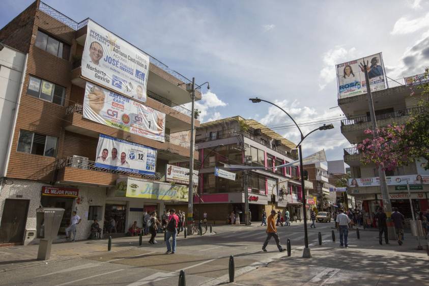Con publicidad en las fachadas e incluso en los techos de las casas y edificaciones del municipio, los candidatos encontraron la oportunidad para hacerse visibles. FOTO Edwin Bustamante