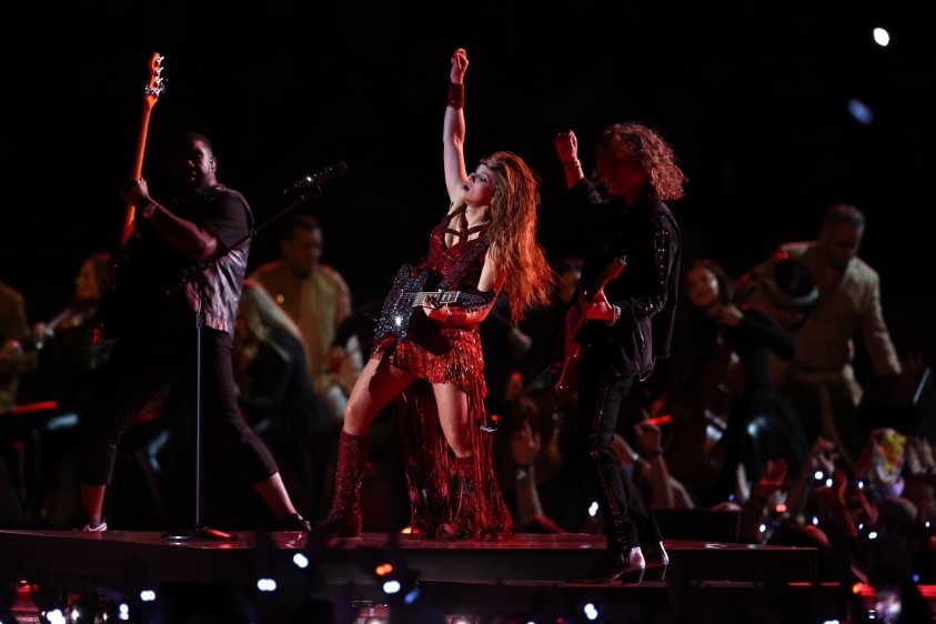 Es la pirmera vez que una cantante colombiana hace parte del espectáculo de medio tiempo del Super Bowl. FOTOS EFE Y AFP