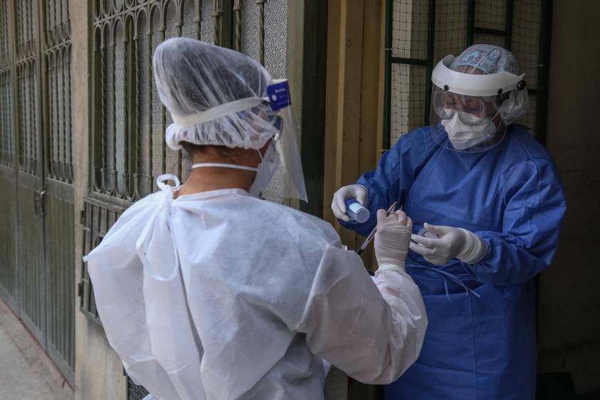 “La fuerza que nos cuida” es un reconocimiento a todas las personas que trabajan en la atención de pacientes sospechosos o diagnosticados con covid-19. Foto Colprensa