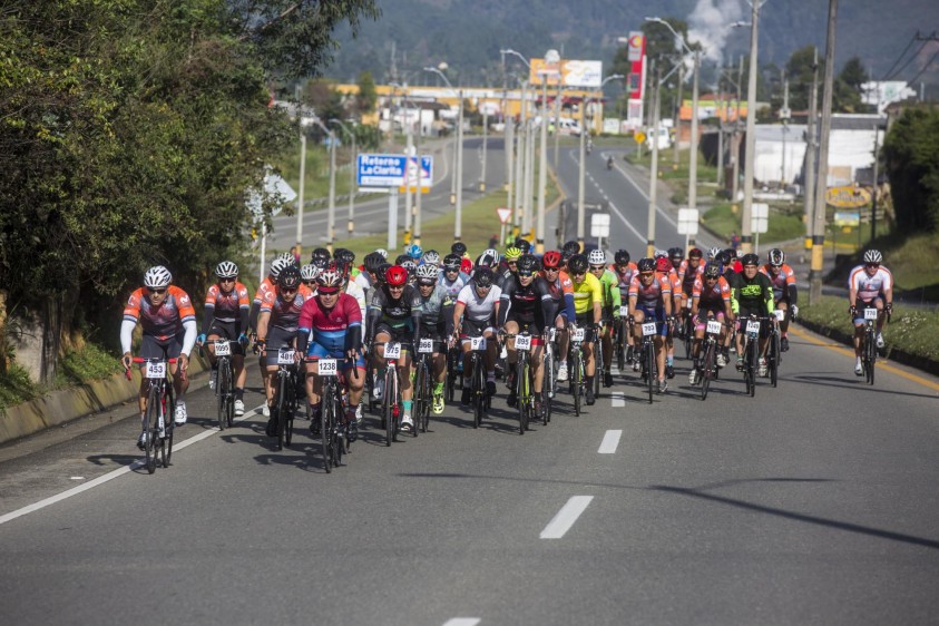 La prueba de ruta recorrió 48 kilómetros entre los municipios de Guarne, Carmen de Viboral y La Ceja en el oriente de Antioquia. Foto: Esteban Vanegas