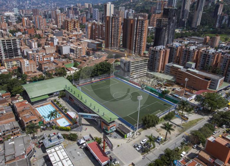 A pesar de la transformación urbanística de Sabaneta en los últimos años, con un crecimiento acelerado, los escenarios deportivos sobrevivieron para albergar los Departamentales. FOTO Jaime Pérez