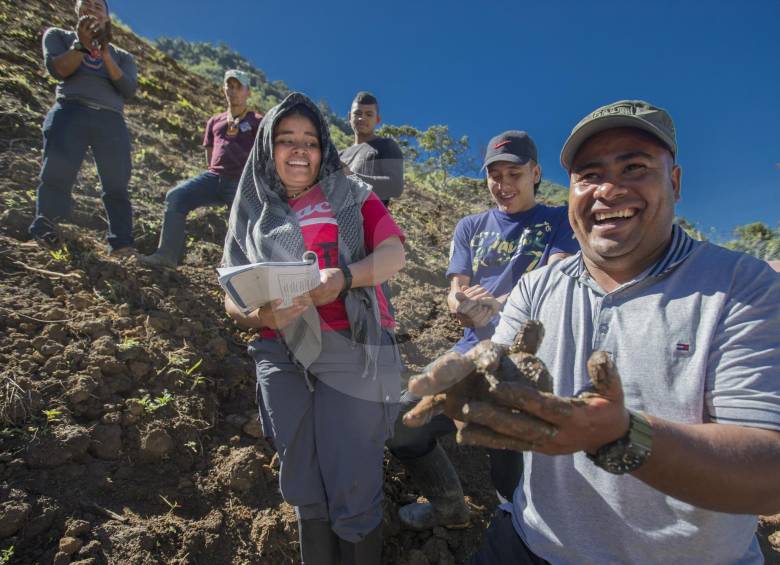 En las clases los excombatientes aprenden a formular proyectos y a conocer los usos de la tierra. FOTO Donaldo Zuluaga