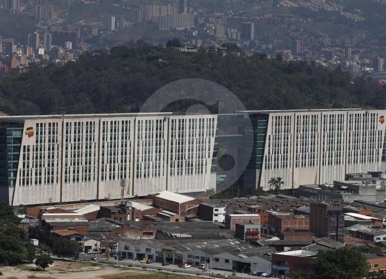 Edificio de Bancolombia en Medellín. FOTO JAIME PÉREZ