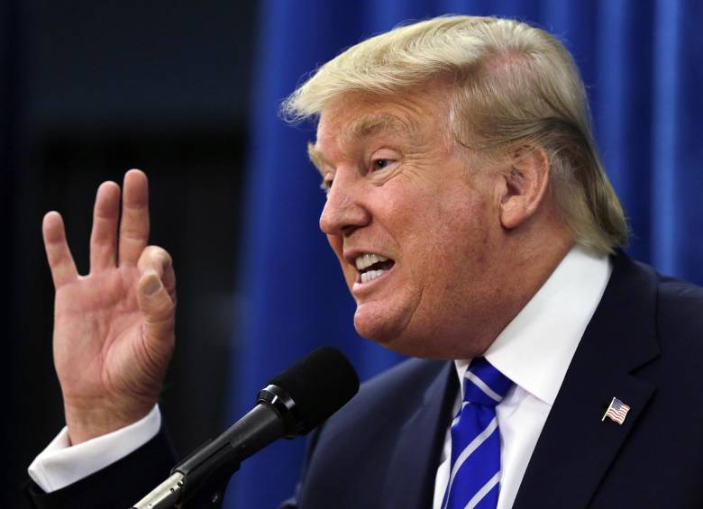 Pese a sus frecuentes embestidas contra los inmigrantes, Donald Trump lidera con holgura las encuestas entre los republicanos.FOTO AP
