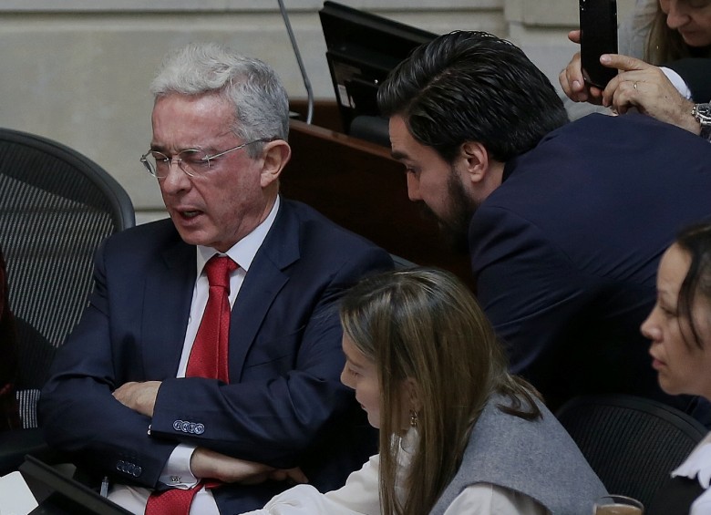 El presidente Álvaro Uribe perdió un pulso jurídico contra Daniel Mendoza, autor de la serie Matarife. FOTO: Colprensa