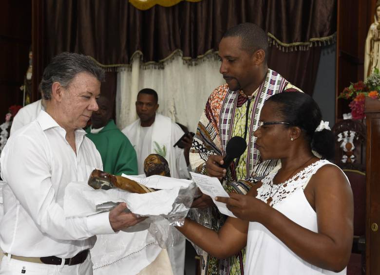 El presidente Juan Manuel Santos aseguró que donará las 8.000 coronas suecas, cerca de 3.000 millones de pesos, a organizaciones que trabajen en la reparación a las víctimas del conflicto armado. FOTO Cortesía Presidencia