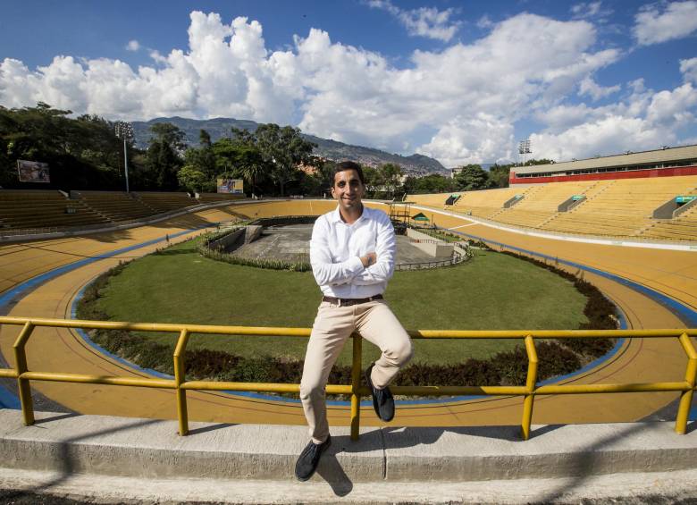 Daniel Palacios Mejía tiene 29 años, es politólogo y abogado de la UPB. Hoy en día adelanta una especialización en Gerencia de Proyectos en la Escuela de Ingeniería de Antioquia. Dice que estará abierto al diálogo con clubes, ligas y comunidad. FOTO Jaime Pérez 