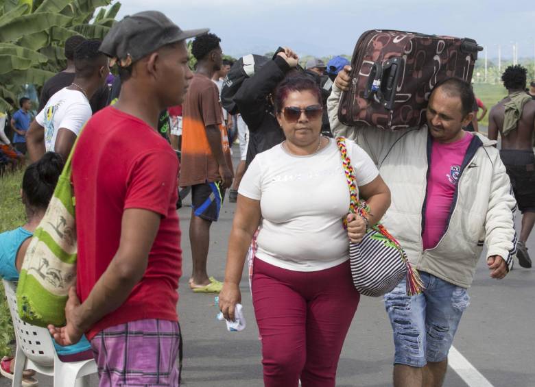 Familias amanecieron cerca al peaje de Chaparral por disturbios en Chigorodó.
