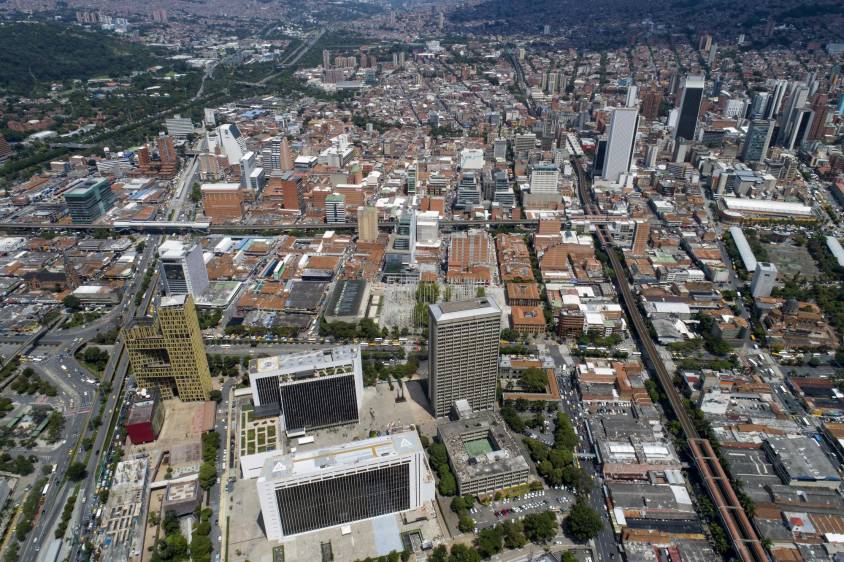 Sumadas las proyecciones de inversión de la Alcaldía de Medellín y de la Gobernación de Antioquia para el cuatrienio 2020-2023 alcanzan los $29,97 billones. FOTO MANUEL SALDARRIAGA