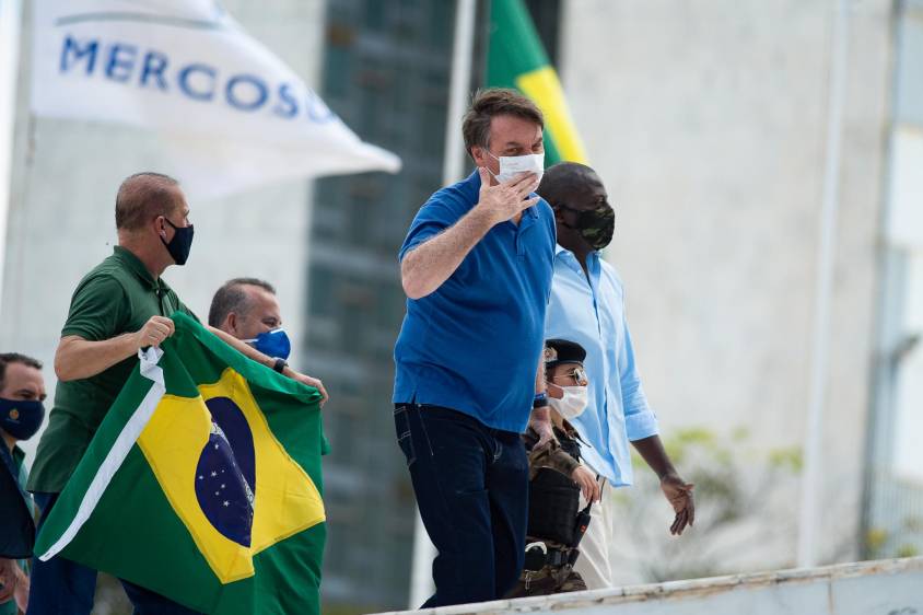El presidente de Brasil Jair Bolsonaro criticó la cuarentena que decretaron los estados. FOTO Getty