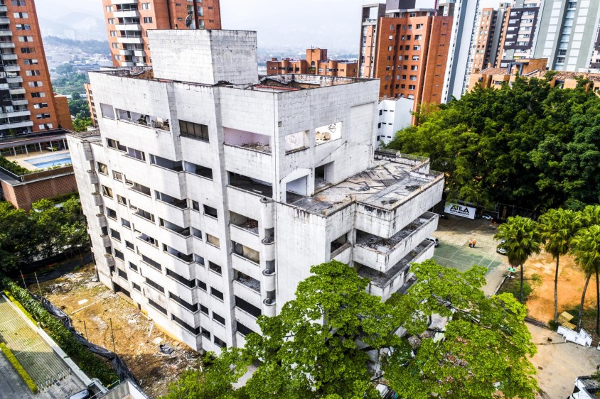 El viernes, a partir de las 6:00 de la mañana, comenzará la evacuación en en el barrio Santa María de los Ángeles de los edificios ubicados a 100 metros a la redonda del edificio Mónaco. FOTOS JUAN DAVID ÚSUGA