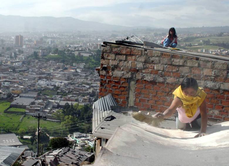 Un gato ingresó a una subestación eléctrica y causó graves daños en un transformador. FOTO AP