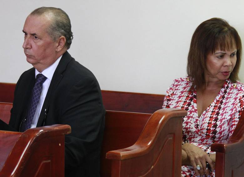 Los excuradores Carlos Alberto Ruiz Arango y Eliney Esther Francis Llanos. FOTO ROBINSON SÁENZ