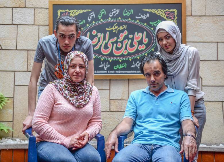 Hadi Hussein, Malak Hadi Hussein, Mohammad Hadi Hussein y Alaa Hasan Ahmed en la Casa Cultural Islámica Ahlul Bayt en Bogotá. FOTOS AFP