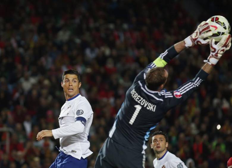 Roman Berezovski, portero de Armenia y Ronaldo. FOTO Reuters