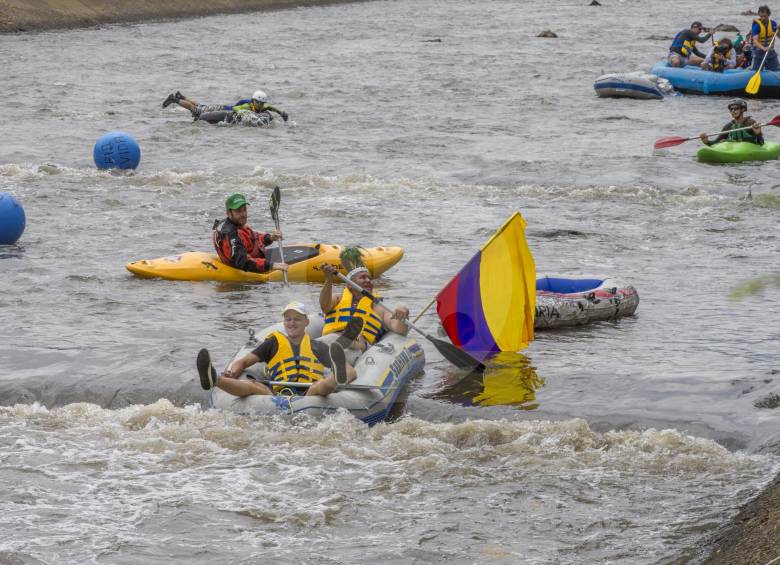 Tres desniveles en el trayecto fueron el mayor obstáculo para los navegantes. Debieron hacer transbordo.