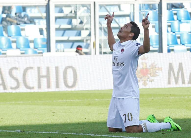 Bacca dio el triunfo al Milan desde los doce pasos. FOTO EFE
