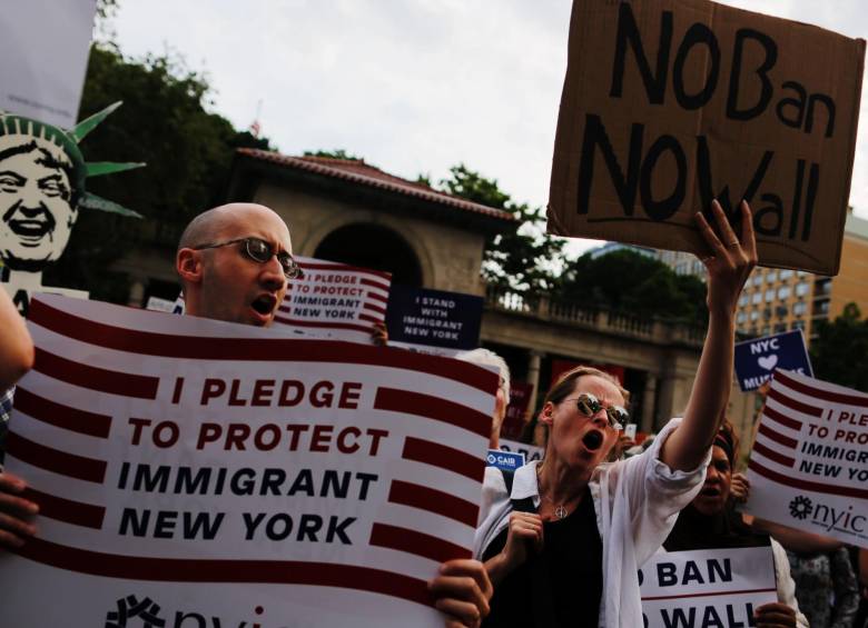 Los venezolanos realizaron varias protestas en las calles de New York contra la decisión que tomó Trump, quien ya había impartido sanciones a funcionarios de Pdvsa. FOTO afp