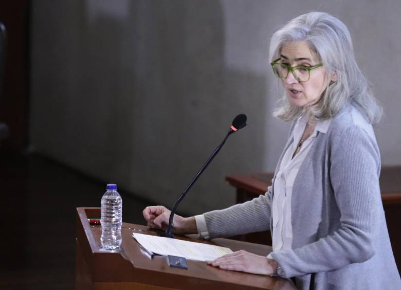 Varios académicos, expertos y políticos dieron sus impresiones a la Corte Constitucional sobre la prorroga de la Ley de Víctimas. En la foto: Vivian Newman Pont, Centro de Estudios Dejusticia durante su intervención. FOTO: Colprensa