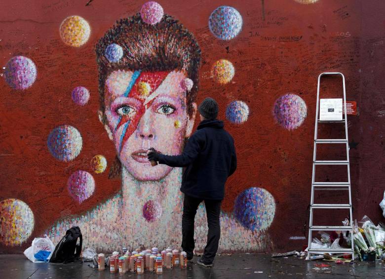 En Brixton, sur de Londres también el muralista australiano James Cochran recordó a la estrella. FOTO AFP