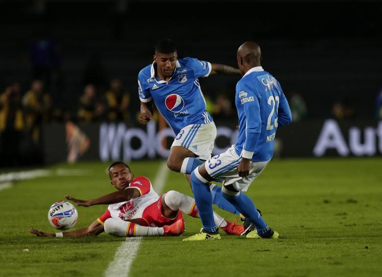Millonarios aprovechó su localía en El Campín para sacar ventaja en la final de la Liga Águila-2. El domingo, Santa Fe, ante su público, buscará revertir el marcador. FOTO colprensa