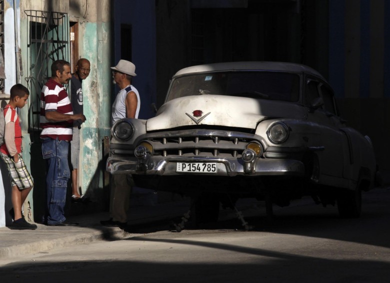 Los habaneros sí comentaron la decisión del presidente Raúl Castro pero la vida en las calles sigue igual. FOTO reuters